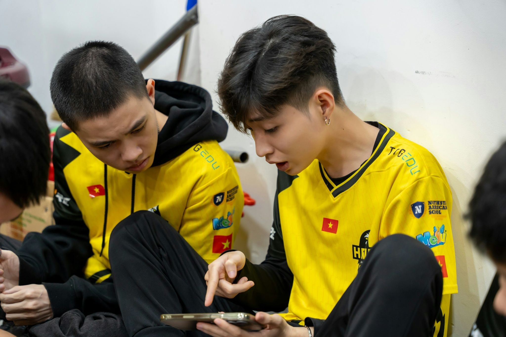 Vietnamese esports players demonstrate the teamwork behind competitive gaming.